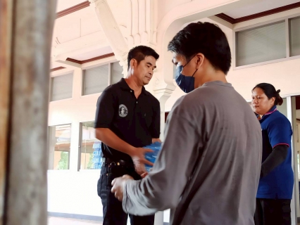 ไฟล์แนบ กปภ.ข.3 ร่วมกับ กปภ.สาขาอ้อมน้อย มอบน้ำดื่มเพื่ออำนวยความสะดวกแก่ประชาชนที่เดินทางเข้าเฝ้าฯ กราบถวายบังคมพระบรมศพ พระพันปีหลวง ณ ลานพิธีพุทธมณฑล