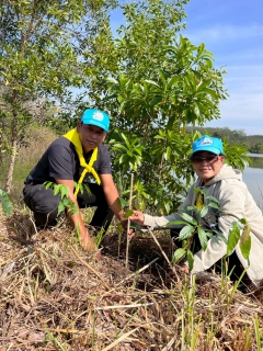 ไฟล์แนบ กปภ.สาขาทุ่งสง เข้าร่วมกิจกรรมจิตอาสาบำเพ็ญสาธารณประโยชน์และบำเพ็ญสาธารณกุศล เนื่องในวันคล้ายวันพระบรมราชสมภพ พระบาทสมเด็จพระบรมชนกาธิเบศร มหาภูมิพลอดุลยเดชมหาราช และสมเด็จพระนางเจ้าสิริกิติ์ พระบรมราชินีนาถพระบรมราชชนนีพันปีหลวง