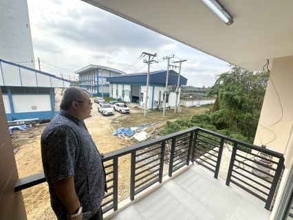 ไฟล์แนบ กปภ.สาขาสมุทรสาคร (พ) ลงพื้นที่ตรวจรับโครงการก่อสร้างบ้านพักพนักงาน ณ สถานีจ่ายน้ำโพหัก