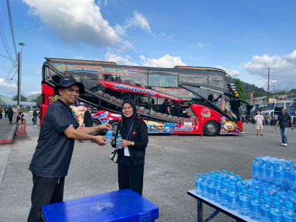 ไฟล์แนบ กปภ.สาขาระนอง สนับสนุนน้ำดื่ม ร่วมส่งพสกนิกรชาวระนอง เดินทางเข้ากราบถวายบังคมพระบรมศพ  สมเด็จพระนางเจ้าสิริกิติ์ พระบรมราชินีนาถ พระบรมราชชนนีพันปีหลวง รอบ 2