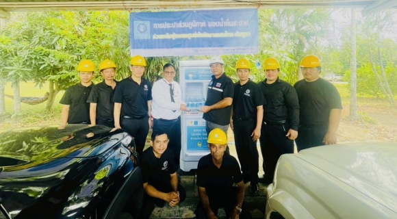 ไฟล์แนบ กปภ.สาขาวัฒนานคร ติดตั้งตู้กดน้ำดื่มสะอาดบริการประชาชน ณ ศูนย์อพยพ/พักพิง จังหวัดสระแก้ว