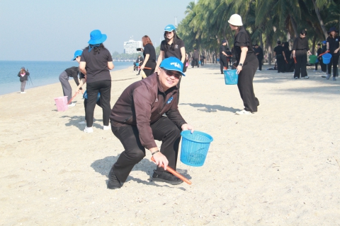 ไฟล์แนบ กปภ.ข.1 จัดกิจกรรมรวมพลังแห่งความภักดี เก็บขยะบริเวณชายหาดบางแสน เพื่อถวายเป็นพระราชกุศลแด่ พระพันปีหลวง