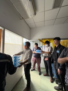 ไฟล์แนบ กปภ.เขต 1 สนับสนุนน้ำดื่ม 6,000 ขวด ส่งมอบให้ กปภ.สาขาศรีสะเกษ เพื่อสนับสนุนทหารที่ปฏิบัติหน้าที่แนวชายแดนไทย - กัมพูชา และผู้อพยพ