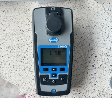 ไฟล์แนบ กปภ.สาขาหลังสวน สุ่มตรวจวิเคราะห์คุณภาพน้ำ ประจำเดือนธันวาคม 2568 บริเวณพื้นที่ ชุมชนปากน้ำหลังสวน ตำบลปากน้ำ อำเภอหลังสวน จังหวัดชุมพร