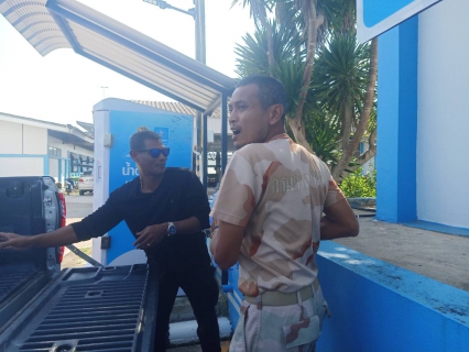 ไฟล์แนบ กปภ.สาขาหลังสวน สนับสนุนน้ำดื่มบรรจุขวดตราสัญลักษณ์ กปภ. สำหรับผู้เข้าร่วมขบวนแห่เทิดพระเกียรติพลเรือเอกพระเจ้าบรมวงศ์เธอ พระองค์เจ้าอาภากรเกียรติวงศ์ กรมหลวงชุมพรเขตอุดมศักดิ์ และงานกาชาดจังหวัดชุมพร ประจำปี 2569