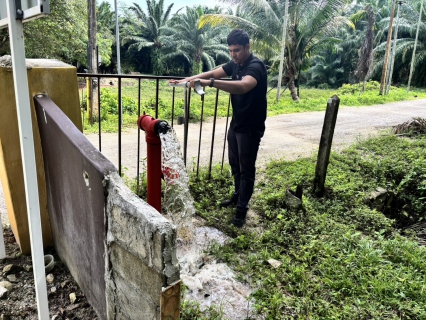 ไฟล์แนบ กปภ.สาขาขนอม ลงพื้นที่ ดำเนินการเปิดล้างตะกอนระบายในเส้นท่อจ่ายน้ำ (Blow off) ผ่านหัวดับเพลิง บริเวณซอยวัดพุทธบูรณะ ม.9 ขนอม ต.ขนอม จ.นครศรีธรรมราช 