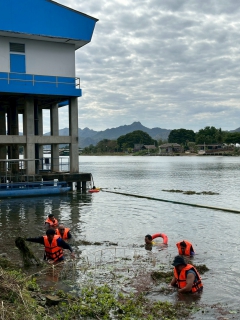ไฟล์แนบ กปภ.สาขากาญจนบุรี  จัดกิจกรรมจิตอาสาบำเพ็ญสาธารณประโยชน์และบำเพ็ญกุศล เนื่องในวันคล้ายวันพระบรมราชสมภพ พระบาทสมเด็จพระบรมชนกาธิเบศร มหาภูมิพลอดุลยเดชมหาราช บรมนาถบพิตร วันชาติ และวันพ่อแห่งชาติ 5 ธันวาคม 2568