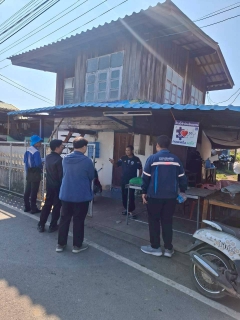 ไฟล์แนบ การประปาส่วนภูมิภาคสาขาลำพูน โดยนายศุภกฤษณ์  จันทร์ศุภเสน ผู้จัดการการประปาส่วนภูมิภาคสาขาลำพูน พร้อมด้วยหัวหน้างานและพนักงาน กปภ.สาขาลำพูน จัดกิจกรรม   "โครงการเติมใจให้กัน ประจำปี 2569" ครั้งที่ 1/2569 ณ หมู่บ้านร่องส้าว ต.บ้านกลาง อ.เมือง จ.ลำพูน โดยได้จัดกิจกรรม พบปะประชาชน ให้ความรู้ระบบประปา ตรวจสอบมิเตอร์ ประชาสัมพันธ์ช่องทางการชำระค่าน้ำแบบออนไลน์ พร้อมทั้งมอบของที่ระลึกและน้ำดื่มตราสัญลักษณ์กปภ. ให้กับผู้ใช้น้ำที่เข้าร่วมกิจกรรมเพื่อเป็นของขวัญปีใหม่ให้กับลูกค้า 