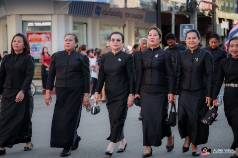 ไฟล์แนบ กปภ.สาขาหลังสวน เข้าร่วมขบวนแห่เทิดพระเกียรติพลเรือเอกพระเจ้าบรมวงศ์เธอ พระองค์เจ้าอาภากรเกียรติวงศ์ กรมหลวงชุมพรเขตอุดมศักดิ์ และงานกาชาดจังหวัดชุมพร ประจำปี 2568