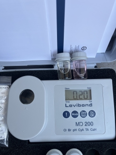 ไฟล์แนบ กปภ.สาขาภูเก็ต นำทีมลงพื้นที่ตรวจสอบคุณภาพน้ำปลายสาย บริเวณหมู่บ้านเปรมทรัพย์ ถนนผังเมืองสาย ก  ตำบลป่าตอง อำเภอกะทู้ จังหวัดภูเก็ต  เพื่อดำเนินการตรวจสอบคุณภาพน้ำ