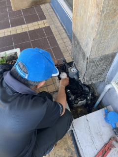 ไฟล์แนบ กปภ.สาขาภูเก็ต นำทีมลงพื้นที่ตรวจสอบคุณภาพน้ำปลายสาย บริเวณหมู่บ้านเปรมทรัพย์ ถนนผังเมืองสาย ก  ตำบลป่าตอง อำเภอกะทู้ จังหวัดภูเก็ต  เพื่อดำเนินการตรวจสอบคุณภาพน้ำ