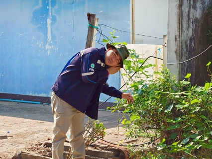 ไฟล์แนบ กปภ.สาขาอ้อมน้อย ลงพื้นที่สำรวจค้นหาท่อแตก/ท่อรั่ว บริเวณชุมชนริมคลองยายสา