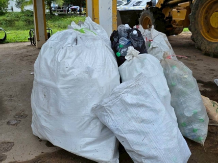 ไฟล์แนบ การประปาส่วนภูมิภาคสาขาสุไหงโก-ลก ร่วมส่งต่อความสุข! ขับเคลื่อนโครงการ "ขยะเติมสุข" เปลี่ยนขยะรีไซเคิลเป็นโอกาสทางการศึกษาและทุนสนับสนุนผู้ด้อยโอกาส