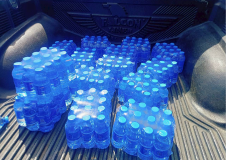 ไฟล์แนบ การประปาส่วนภูมิภาคสาขาเวียงสระ สนับสนุนน้ำดื่มบรรจุขวดตราสัญลักษณ์ กปภ. ให้กับที่ว่าการอำเภอเวียงสระ ในการเปิดศูนย์ปฏิบัติการป้องกันและลดอุบัติเหตุทางถนนอำเภอเวียงสระ ในช่วงเทศกาลปีใหม่ 2569