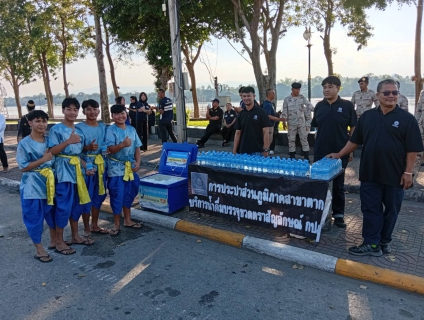 ไฟล์แนบ กปภ.สาขาตาก ร่วมงานประเพณีงานตากสินมหาราชานุสรณ์จังหวัดตาก ประจำปี 2568-2569 พร้อมสนับสนุนน้ำดื่มได้บรรจุขวดตราสัญลักษณ์ กปภ. ให้แก่ผู้เข้าร่วมเดินขบวนแห่เทิดพระเกียรติสมเด็จพระเจ้าตากสินมหาราช