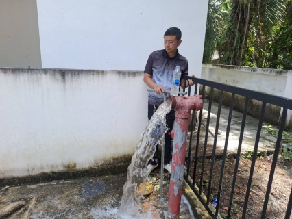 ไฟล์แนบ การประปาส่วนภูมิภาคสาขากาญจนดิษฐ์ นำทีมลงพื้นที่บริเวณบ้านผู้ใช้น้ำ หมู่บ้านนาราวิลล่า3 หมู่ที่ 2 ต.ทุ่งกง อ.กาญจนดิษฐ์ จ.สุราษฎร์ธานี ดำเนินการเปิดล้างระบายตะกอนในเส้นท่อจ่ายน้ำ (Blow off) ผ่านหัวดับเพลิง