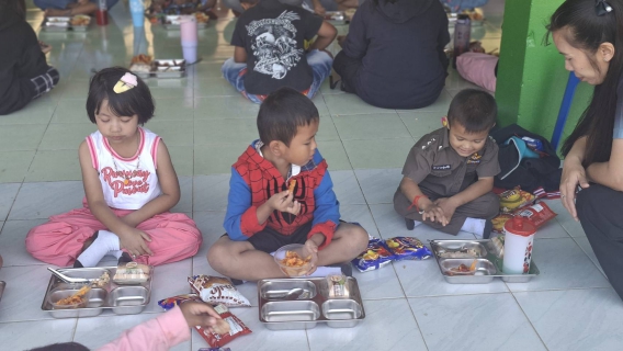 ไฟล์แนบ กปภ.สาขาบ้านบึง ปันน้ำใจ มอบของขวัญสนับสนุนกิจกรรมวันเด็กแห่งชาติ ณ โรงเรียนบ้านหนองผักหนาม