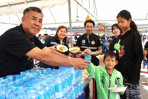 ไฟล์แนบ กปภ.สาขาชลบุรี (พ) ร่วมบริการน้ำดื่มและของขวัญ เนื่องในกิจกรรมวันเด็กแห่งชาติจังหวัดชลบุรี ประจำปี 2569