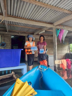 ไฟล์แนบ  การประปาส่วนภูมิภาคสาขาระโนด  สนับสนุนน้ำดื่มบรรจุขวดตราสัญลักษณ์ กปภ. แก่ผู้ประสบภัยพายุหมุนและอุทกภัย ในพื้นที่อำเภอระโนด จังหวัดสงขลา