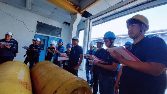 ไฟล์แนบ กปภ.ข.3 จัดโครงการฝึกอบรมหลักสูตร "ผู้บังคับปั้นจั่น ผู้ให้สัญญาณแก่ผู้บังคับปั้นจั่น ผู้ยืดเกาะวัสดุ และผู้ควบคุมการใช้ปั้นจั่น สําหรับปั้นจั่นชนิดอยู่กับที่ประเภทปั้นจั่นเหนือศีรษะ ปั้นจั่นขาสูง หรือปั้นจั่นที่มีลักษณะการทํางานคล้ายคลึงกัน" ให้แก่พนักงานในสังกัด กปภ.ข.3