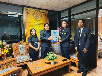 ไฟล์แนบ การประปาส่วนภูมิภาคสาขานครไทย เข้าเยี่ยมสวัสดีปีใหม่หน่วยงานและลูกค้ารายใหญ่พร้อมมอบของที่ระลึกตราสัญลักษณ์ กปภ. 