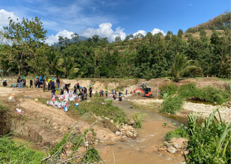 ไฟล์แนบ การประปาส่วนภูมิภาคสาขาเวียงสระ เข้าร่วมกิจกรรมจิตอาสาสร้างฝายชะลอน้ำ พร้อมทั้งมอบน้ำดื่มบรรจุขวดตราสัญลักษณ์ กปภ.