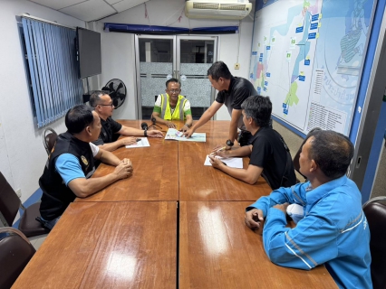 ไฟล์แนบ กปภ.สาขากาญจนดิษฐ์  ลงพื้นที่สำรวจเพื่อค้นหาท่อแตก-รั่ว โดยวิธี Step test ในพื้นที่ MM - 12 พลายวาส บริเวณชุมชนตลาดกาญจนดิษฐ์ ต.กะแดะ อ.กาญจนดิษฐ์ จ.สุราษฎร์ธานี ตามแผนปฏิบัติการลดน้ำสูญเสีย