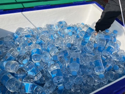 ไฟล์แนบ การประปาส่วนภูมิภาคสาขากระบี่ เข้าร่วมโครงการรวมพลังแห่งความภักดี จังหวัดกระบี่ พร้อมสนับสนุนน้ำดื่มตราสัญญลักษณ์ กปภ.