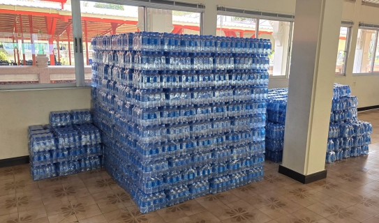 ไฟล์แนบ กปภ.ข.3 สนับสนุนน้ำดื่มบรรจุขวดตราสัญลักษณ์ กปภ. 50,000 ขวด บริการประชาชนในพิธีเข้าเฝ้าฯ กราบถวายบังคมพระบรมศพฯ ณ ลานพุทธมณฑล จ.นครปฐม