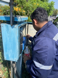 ไฟล์แนบ การประปาส่วนภูมิภาคสาขาเพชรบุรี ดำเนินการทำความสะอาดแผงโซลาเซลล์และอุปกรณ์ในตู้ DMA อุปกรณ์ตู้ P3