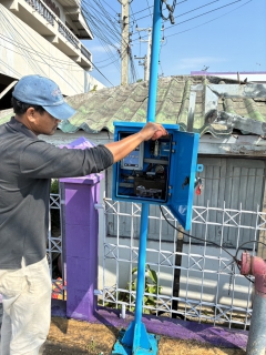 ไฟล์แนบ การประปาส่วนภูมิภาคสาขาเพชรบุรี ดำเนินการทำความสะอาดแผงโซลาเซลล์และอุปกรณ์ในตู้ DMA อุปกรณ์ตู้ P3