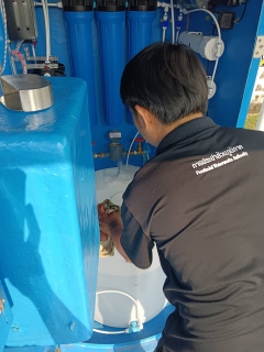 ไฟล์แนบ กปภ.สาขากาญจนบุรี จัดกิจกรรมทำความสะอาดตู้กดน้ำดื่มสะอาดบริการประชาชน เพื่อให้บริการน้ำดื่มสะอาดฟรี ณ สำนักงาน กปภ.สาขากาญจนบุรี