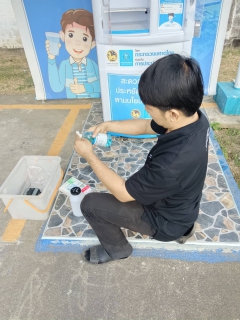 ไฟล์แนบ กปภ.สาขากาญจนบุรี จัดกิจกรรมทำความสะอาดตู้กดน้ำดื่มสะอาดบริการประชาชน เพื่อให้บริการน้ำดื่มสะอาดฟรี ณ สำนักงาน กปภ.สาขากาญจนบุรี