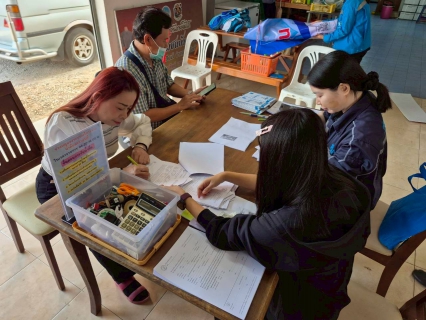 ไฟล์แนบ การประปาส่วนภูมิภาคสาขาลำพูน โดยนายศุภกฤษณ์ จันทร์ศุภเสน ผู้จัดการการประปาส่วนภูมิภาคสาขาลำพูน พร้อมด้วยหัวหน้างานและพนักงาน กปภ.สาขาลำพูน จัดกิจกรรม "โครงการเติมใจให้กัน ประจำปี 2569" ครั้งที่ 2/2569 ณ ตลาดป่าเป้า ต.มะเขือแจ้   อ.เมือง จ.ลำพูน โดยได้จัดกิจกรรม พบปะประชาชน ให้ความรู้ระบบประปา ตรวจสอบมิเตอร์ ประชาสัมพันธ์ช่องทางการชำระค่าน้ำแบบออนไลน์ พร้อมทั้งมอบของที่ระลึกและน้ำดื่มตราสัญลักษณ์กปภ. ให้กับผู้ใช้น้ำที่เข้าร่วมกิจกรรมเพื่อเป็นของขวัญปีใหม่ให้กับลูกค้า ประชาสัมพันธ์โครงการของขวัญปีใหม่ 2569  ลดค่าติดตั้ง 15%  ได้รับคำร้องขอติดตั้งจำนวน 15 ราย และได้รับส่วนลดตามโครงการจำนวน 15 ราย 