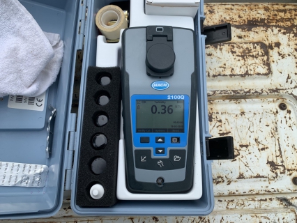 ไฟล์แนบ กปภ.สาขาอ้อมน้อย ลงพื้นที่ตรวจสอบคุณภาพน้ำ โครการ เคฟ ศาลายา คอนโดมิเนียม�ต.ศาลายา หลังจากได้รับแจ้งจากผู้ใช้น้ำว่าน้ำประปามีกลิ่น สี และมีตะกอนมาก