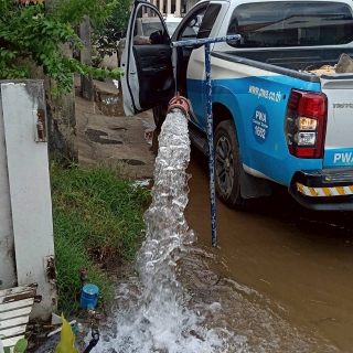 ไฟล์แนบ กปภ.สาขากระบี่ ดำเนินการตามแผนงานบริการและควบคุมน้ำสูญเสีย โบล์วน้ำเพื่อระบายตะกอนในเส้นท่อ พื้นที่ ม.7 ตำบลไสไทย อำเภอเมือง จังหวัดกระบี่