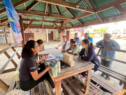 ไฟล์แนบ กปภ.สาขาเกาะคา มุ่งมั่นบริการเชิงรุก! ออกหน่วย "เติมใจให้กัน" ณ หมู่บ้านสองแควใต้ เมื่อวันที่ 20 กพ 69 ประปาส่วนภูมิภาค (กปภ.) สาขาเกาะคา นำโดย นายปรีชาวุฒิ นาคยิ้ม ผู้จัดการ กปภ.สาขาเกาะคา และพนักงานสังกัดลงพื้นที่พบปะพี่น้องประชาชน ณ หมู่บ้านสองแควใต้ ต.นาแก้ว อ.เกาะคา จ.ลำปาง ในกิจกรรมโครงการ "เติมใจให้กัน" (Home Care) เพื่อสร้างความสัมพันธ์อันดีและยกระดับการบริการให้เข้าถึงผู้ใช้น้ำมากยิ่งขึ้น