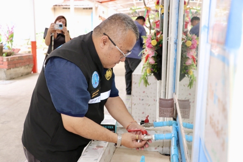 ไฟล์แนบ กปภ.สาขาสมุทรสาคร (พ) จัดกิจกรรม CSR มีรัก ห่วงใย ใส่ถังน้ำประปา