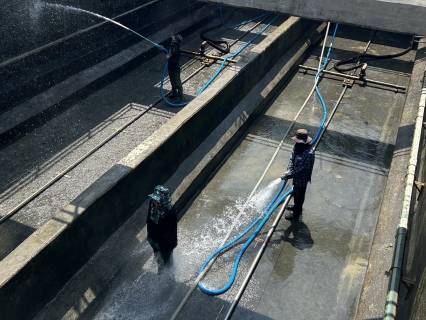 ไฟล์แนบ กปภ.สาขาเพชรบุรี ดำเนินการล้างถังตกตะกอนโรงกรองขนาด 2000 ลบ.ม./ชม. 