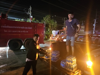 ไฟล์แนบ 💙กปภ.สาขากบินทร์บุรี  ลงพื้นที่สนับสนุนน้ำดื่มบรรจุขวดตราสัญลักษณ์ กปภ. และอำนวยความสะดวก เหตุเพลิงไหม้โรงงานรับซื้อของเก่า  บริเวณถนน 304 พื้นที่หมู่ 4 ตำบลเมืองเก่า อำเภอกบินทร์บุรี จังหวัดปราจีนบุรี