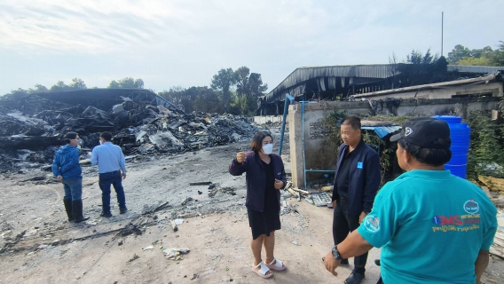 ไฟล์แนบ 💙กปภ.สาขากบินทร์บุรี  ลงพื้นที่สนับสนุนน้ำดื่มบรรจุขวดตราสัญลักษณ์ กปภ. และอำนวยความสะดวก เหตุเพลิงไหม้โรงงานรับซื้อของเก่า  บริเวณถนน 304 พื้นที่หมู่ 4 ตำบลเมืองเก่า อำเภอกบินทร์บุรี จังหวัดปราจีนบุรี