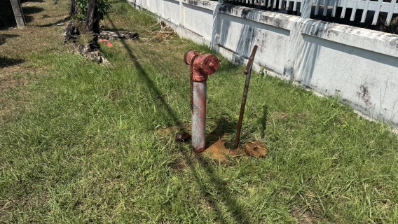 ไฟล์แนบ กปภ.สาขาภูเก็ต นำทีมลงพื้นที่ บริเวณท่าอากาศยานนานาชาติภูเก็ต อำเถอถลาง จังหวัดภูเก็ต ดำเนินการระบายตะกอนในเส้นท่อจ่ายน้ำ (Blow off)