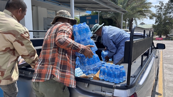 ไฟล์แนบ การประปาส่วนภูมิภาคสาขาประจวบคีรีขันธ์ สนับสนุนน้ำดื่มบรรจุขวดตราสัญลักษณ์ กปภ. ให้กับที่ทำการปกครองจังหวัดประจวบคีรีขันธ์