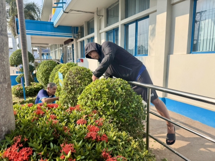 ไฟล์แนบ กปภ.สาขาสามพราน ร่วมกิจกรรมตัดหญ้าและตัดแต่งกิ่งไม้ ปรับปรุงภูมิทัศน์รอบสำนักงาน