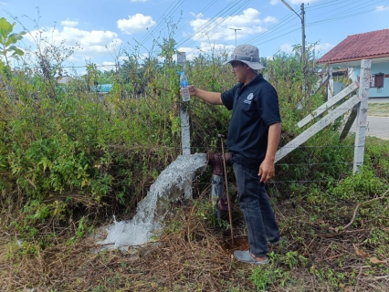 ไฟล์แนบ กปภ.สาขาคลองท่อม นำทีมลงพื้นที่ ตำบลคลองท่อมใต้ อำเภอคลองท่อม จังหวัดกระบี่ ดำเนินการเปิดล้างระบายตะกอนในเส้นท่อจ่ายน้ำ (Blow off) ผ่านหัวดับเพลิง