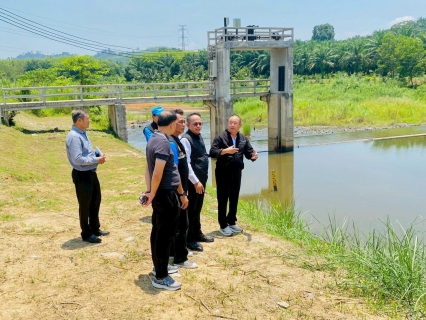 ไฟล์แนบ วันเสาร์ที่ 4 เมษายน 2569  นายธำรง คุ้มเพชร ผู้จัดการการประปาส่วนภูมิภาคสาขาตะกั่วป่า มอบหมายให้นายโชคชัย พิชญานุพงศ์ หัวหน้างานผลิต ปฏิบัติหน้าที่แทนผจก.กปภ.สาขาตะกั่วป่า พร้อมด้วยหัวหน้างาน ร่วมให้การต้อนรับ นายโชตินรินทร์ เกิดสม รองปลัดกระทรวงมหาดไทย ลงพื้นที่จังหวัดพังงา