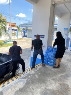 ไฟล์แนบ การประปาส่วนภูมิภาคสาขาชะอวด มอบน้ำดื่มบรรจุขวดตราสัญลักษณ์ กปภ.