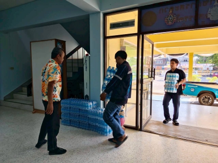 ไฟล์แนบ กปภ.สาขาสวรรคโลก สนับสนุนน้ำดื่มบรรจุขวดเพื่อสนับสนุนศูนย์ปฏิบัติการป้องกันและลดอุบัติเหตุทางถนน ช่วงเทศกาลสงกรานต์ พ.ศ.2569