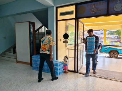 ไฟล์แนบ กปภ.สาขาสวรรคโลก สนับสนุนน้ำดื่มบรรจุขวดเพื่อสนับสนุนศูนย์ปฏิบัติการป้องกันและลดอุบัติเหตุทางถนน ช่วงเทศกาลสงกรานต์ พ.ศ.2569