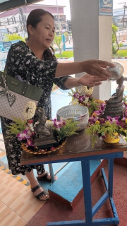 ไฟล์แนบ กปภ.สาขานครพนม ร่วมสืบสานประเพณีไทย จัดพิธีสรงน้ำพระพุทธรูป พระแม่ธรณี  และรดน้ำขอพรผู้ใหญ่ เนื่องในวันสงกรานต์ ประจำปี 2569 